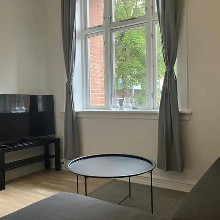 Lejlighed And Spacious For 4 *